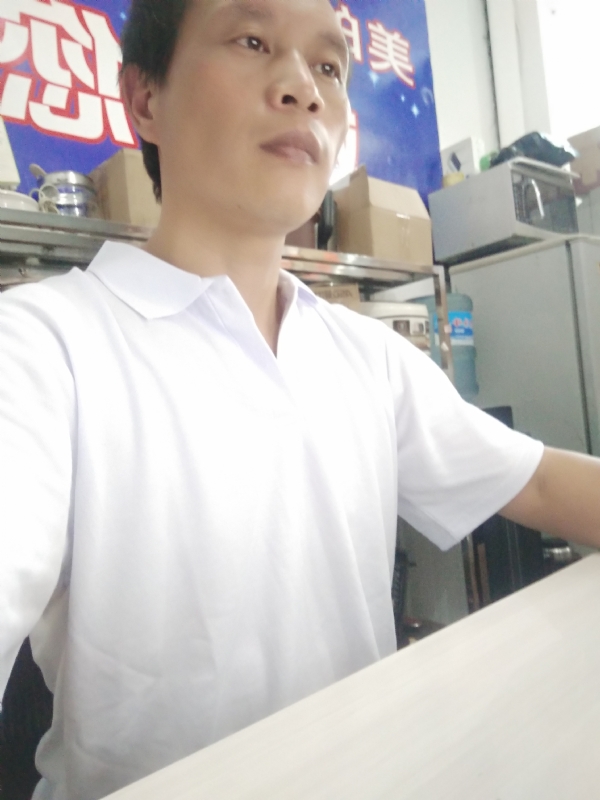 深蓝色的海的第一张照片--连城婚介网