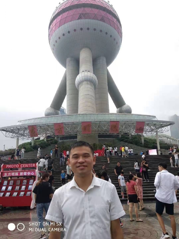 小猫吃老鼠的第一张照片--连城婚介网