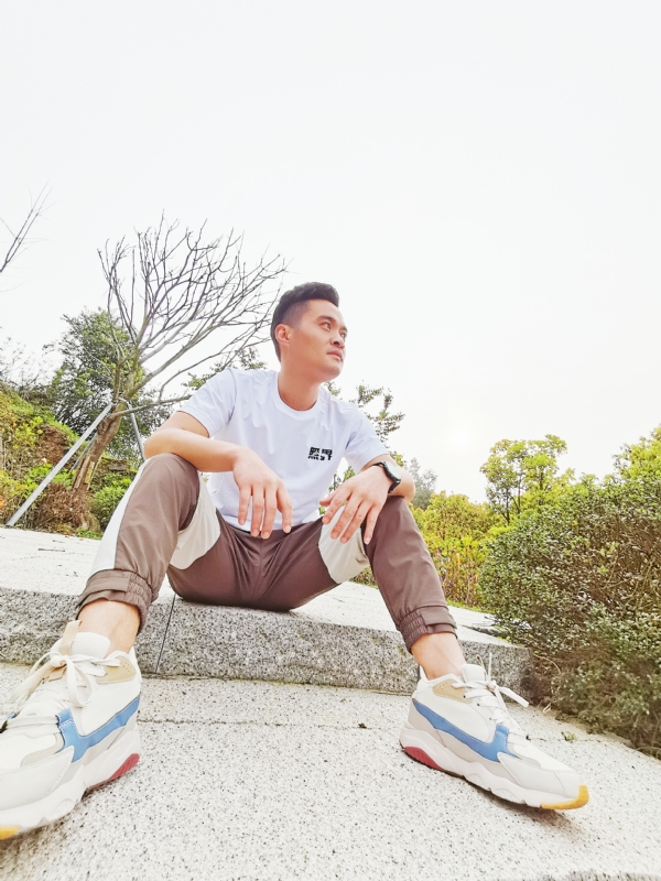 一个人，干净利落的第一张照片--连城婚介网