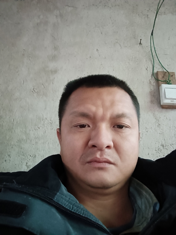 兰成龙的第二张照片--连城婚介网