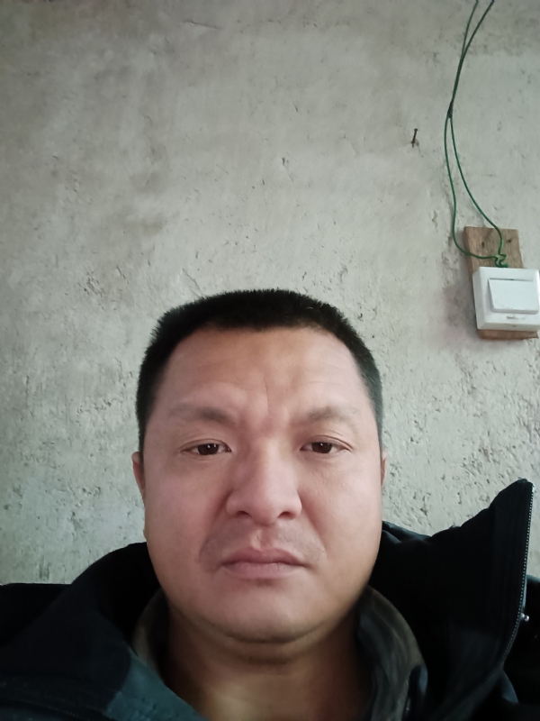 兰成龙的第三张照片--连城婚介网