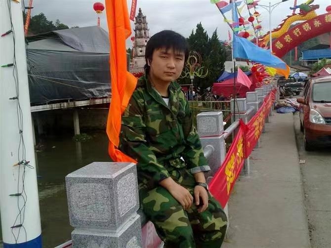 如影随形的第二张照片--连城婚介网